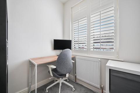 223 Stoneleigh Avenue, Worcester Park, KT4 8YB