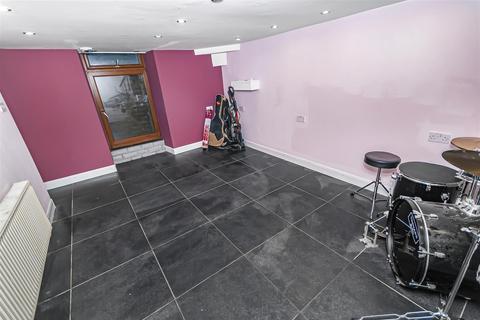 2 Falcon Avenue, Darwen, BB3 1QX