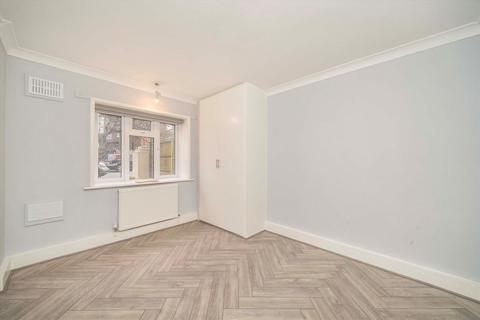 3 bedroom flat for sale, Rosebank Way, London W3