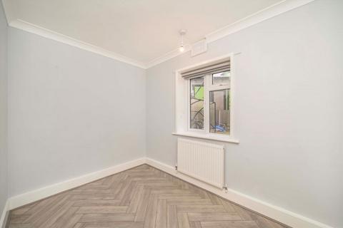 3 bedroom flat for sale, Rosebank Way, London W3