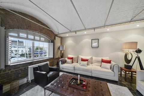 4 bedroom flat for sale, Ivory House, St Katharine Docks E1W