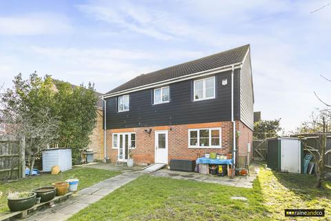 4 bedroom detached house for sale, Ivy Walk, Hatfield