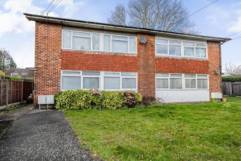 2 bedroom maisonette for sale, Dale Close, Surrey KT15