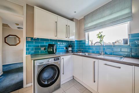 2 bedroom maisonette for sale, Dale Close, Surrey KT15