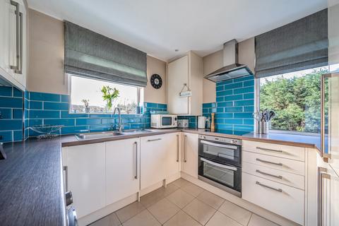 2 bedroom maisonette for sale, Dale Close, Surrey KT15