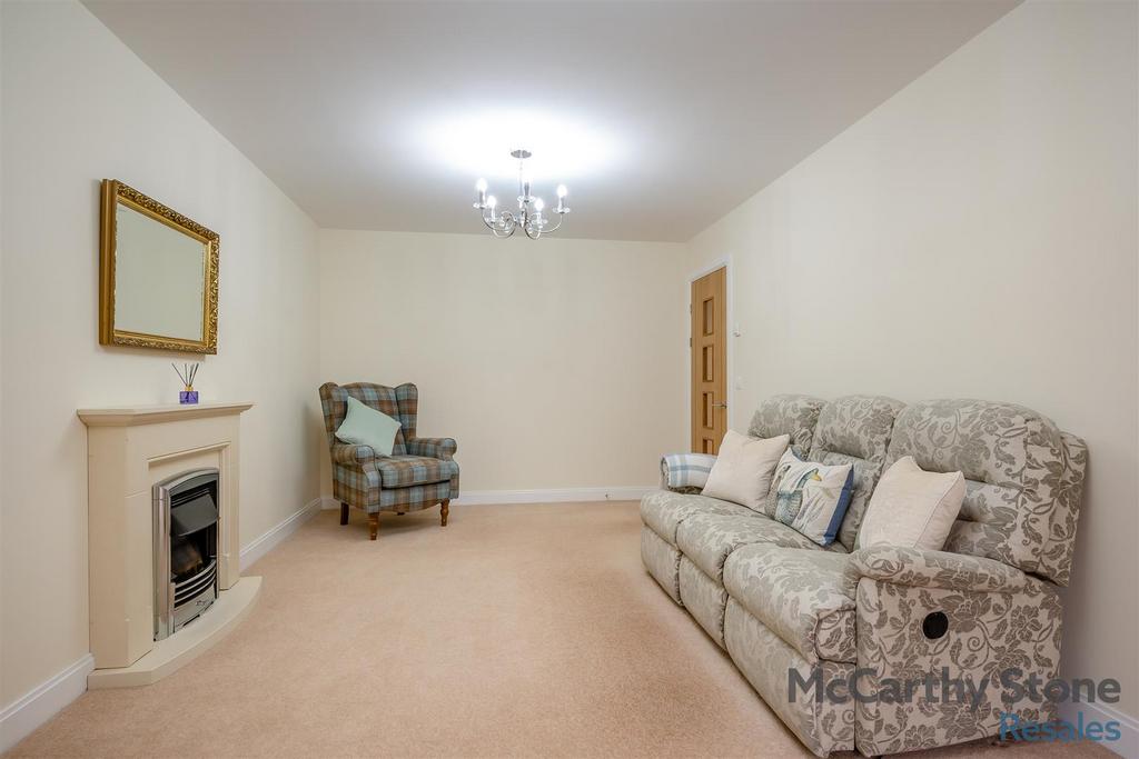 8635004-interior30.jpg