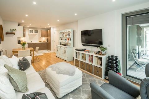 2 bedroom flat for sale, Waterside Way, London N17