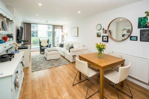 2 bedroom flat for sale, Waterside Way, London N17