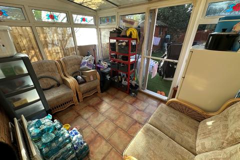 2 bedroom semi-detached house for sale, Dale Close, Dunstable LU5