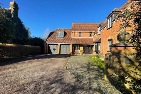 5 bedroom detached house for sale, Rackstraw Grove, Old Farm Park, Milton Keynes, MK7