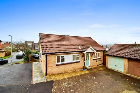 2 bedroom bungalow for sale, Farriers Way, Uckfield, East Sussex, TN22