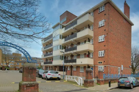 3 bedroom flat for sale, Filey House, Usk Road, London, SW11