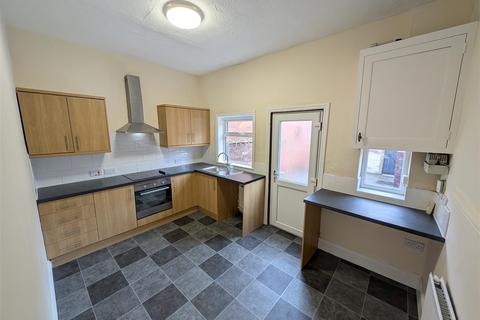 2 bedroom terraced house to rent, Thompson Street West, Darlington