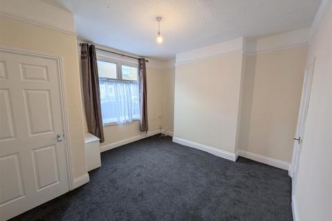 2 bedroom terraced house to rent, Thompson Street West, Darlington