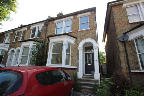 1 bedroom in a house share to rent, Catford Hill, London, SE6