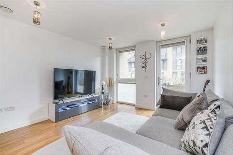 1 bedroom flat for sale, Baltic Avenue, Brentford TW8