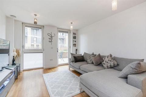 1 bedroom flat for sale, Baltic Avenue, Brentford TW8