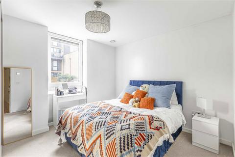 1 bedroom flat for sale, Baltic Avenue, Brentford TW8