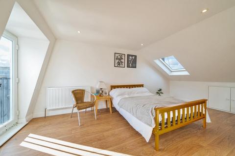 4 bedroom terraced house for sale, Chaldon Road, Fulham, London, SW6