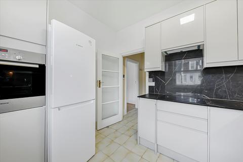 3 bedroom flat to rent, Howitt Road, London, NW3