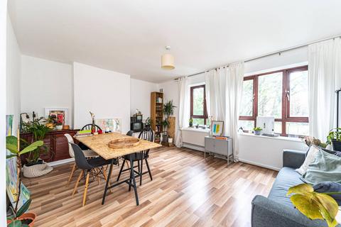 3 bedroom flat to rent, Besant Court, Newington Green, London, N1