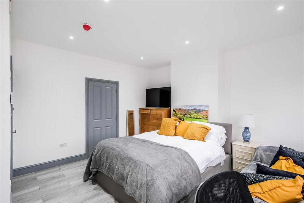 St. Barnabas Apartments - Flat HG-2.jpg