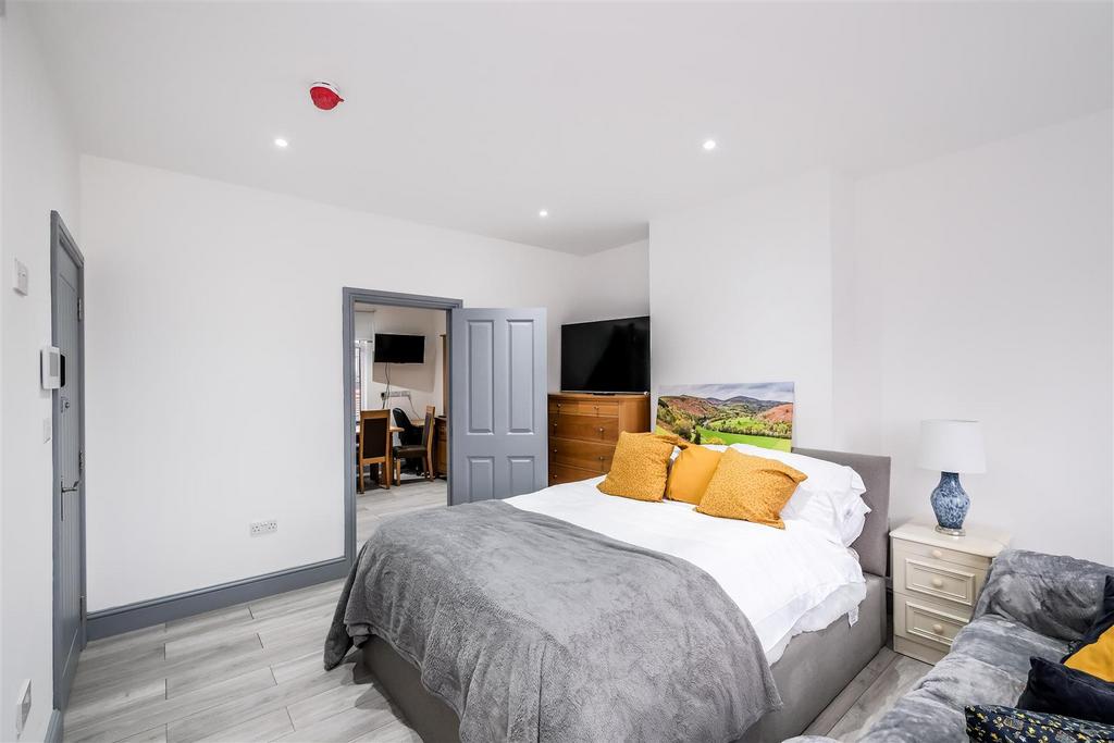 St. Barnabas Apartments - Flat HG-6.jpg
