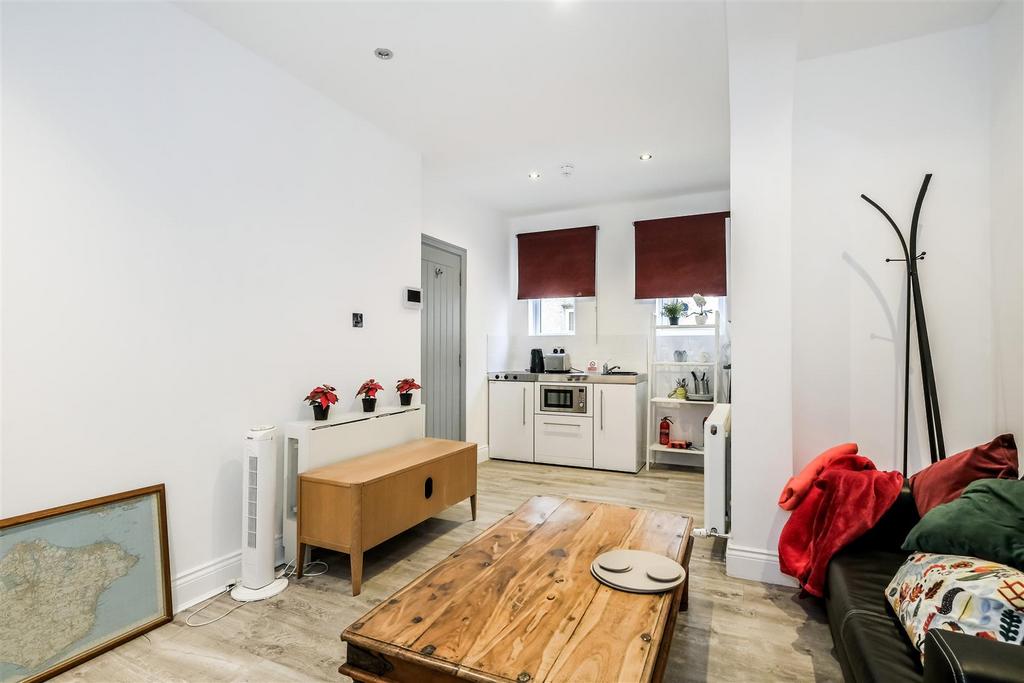 St. Barnabas Apartments - Flat B-18.jpg