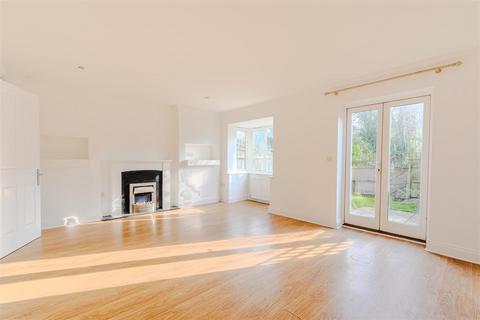 4 bedroom end of terrace house for sale, Mitre Way, Battle