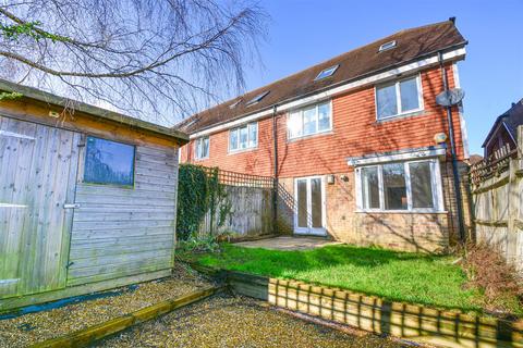 4 bedroom end of terrace house for sale, Mitre Way, Battle