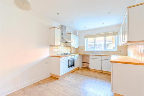 4 bedroom end of terrace house for sale, Mitre Way, Battle