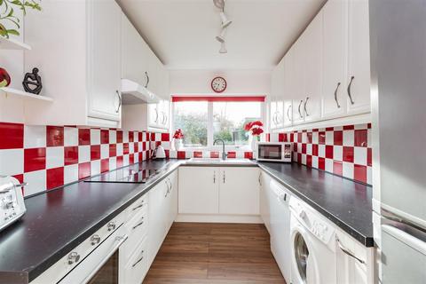3 Manor Forstal, New Ash Green, Longfield, DA3 8JG