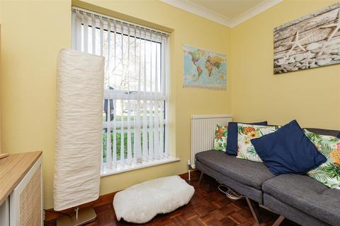 3 Manor Forstal, New Ash Green, Longfield, DA3 8JG