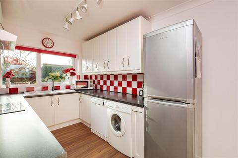 3 Manor Forstal, New Ash Green, Longfield, DA3 8JG