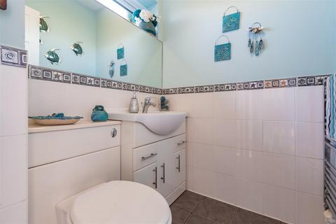 3 Manor Forstal, New Ash Green, Longfield, DA3 8JG