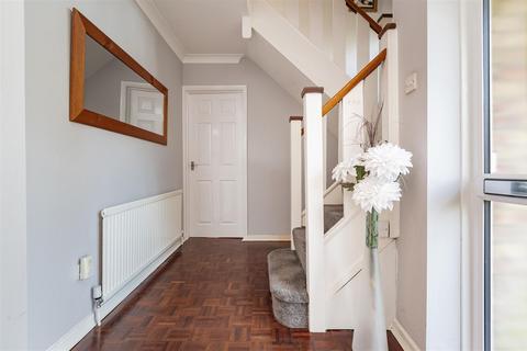 3 Manor Forstal, New Ash Green, Longfield, DA3 8JG