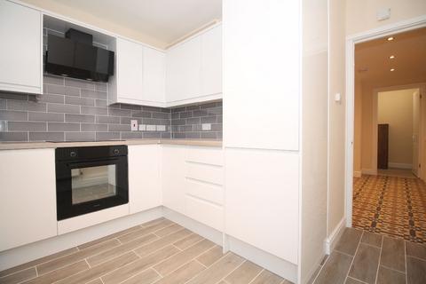 2 bedroom flat to rent, Ballinger Point, Bromley High Street, London