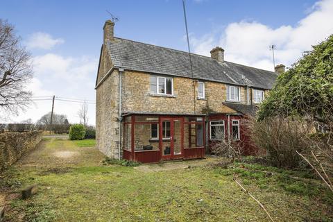 3 bedroom semi-detached house for sale, Evenlode Road, Moreton-in-Marsh, Gloucestershire. GL56 0NJ