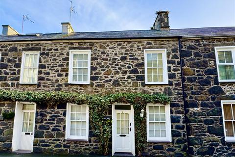 3 bedroom terraced house for sale, 8 Church Place, Pwllheli