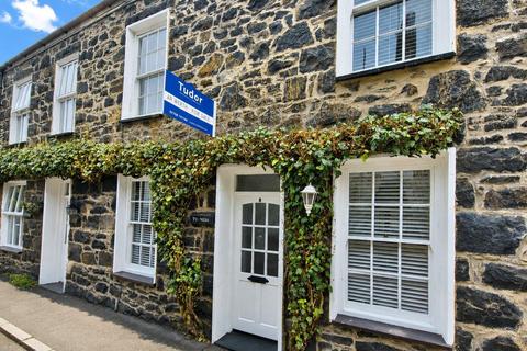 3 bedroom terraced house for sale, 8 Church Place, Pwllheli