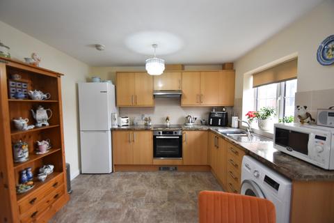 2 bedroom flat for sale, Belton Park Road, Skegness, PE25