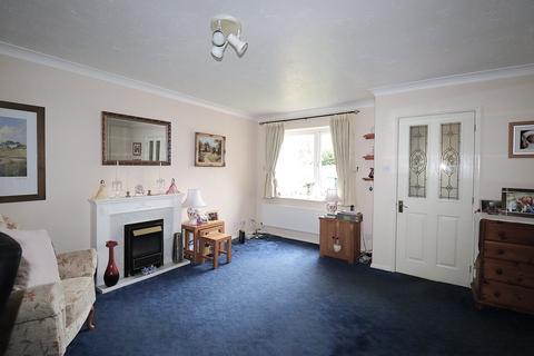 3 bedroom semi-detached house for sale, Richmond Close, Farnborough GU14