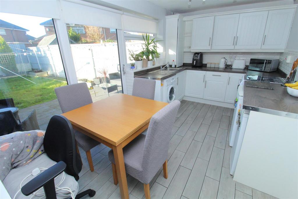Kitchen1.JPG