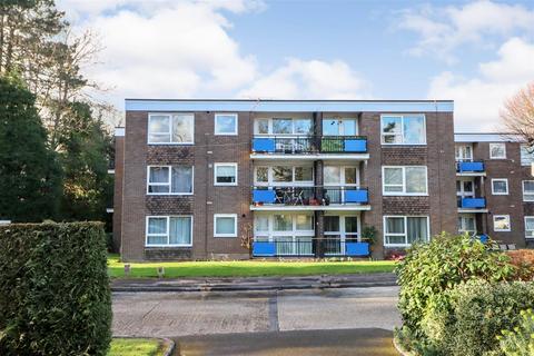 2 bedroom flat for sale, Hawthorn Close, Horsham