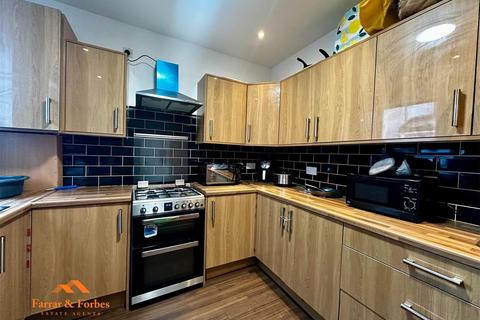 5 bedroom terraced house to rent, Blackburn Road, Great Harwood BB6