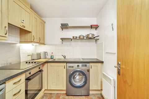 2 bedroom apartment to rent, Giles Street, Edinburgh