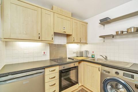 2 bedroom apartment to rent, Giles Street, Edinburgh