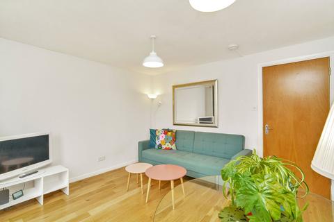 2 bedroom apartment to rent, Giles Street, Edinburgh