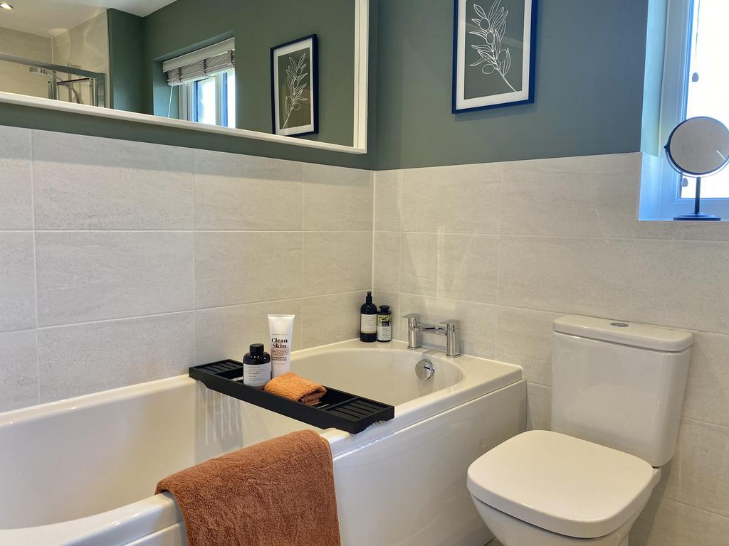 Family Bathroom (Show Home)