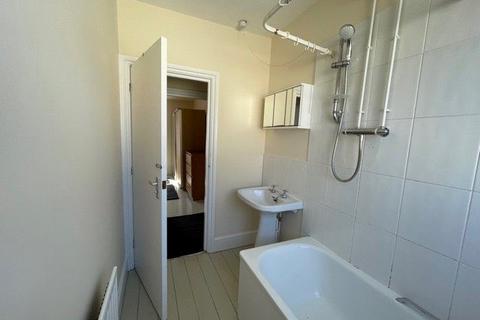 3 bedroom flat to rent, Oxford Street, Hampshire SO14